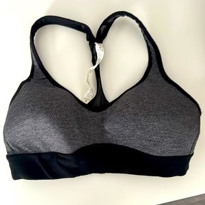 Women’s Lululemon sports bra